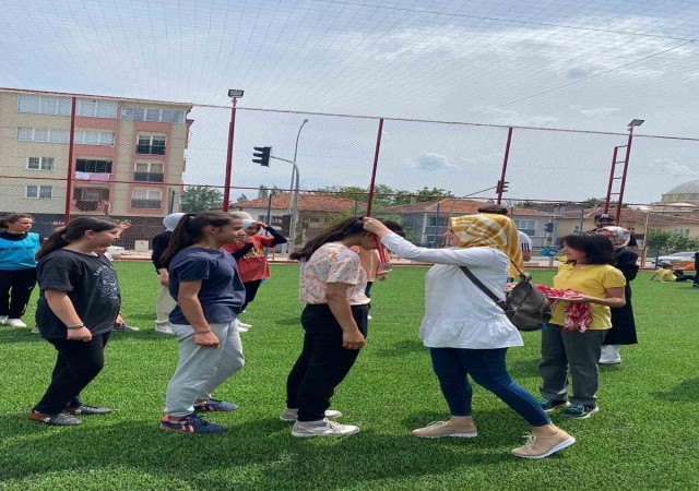 Cengiz Topel Ortaokulu Gölpazarı Ortaokullar Arası Futbol Turnuvasında şampiyon oldu