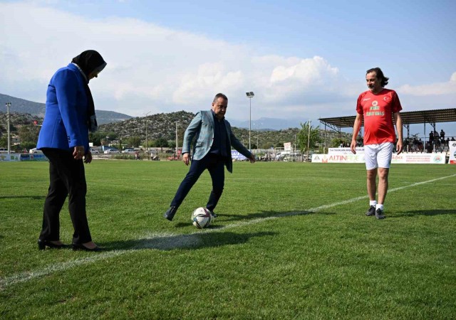 Çiftçi Kupasının başlama vuruşunu Başkan Böcek yaptı