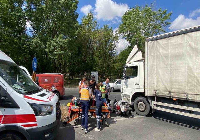 Çorluda motosiklet kamyonun altına girdi: 1 yaralı