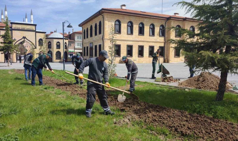 Çorumda mezarlıklar bayrama hazırlanıyor