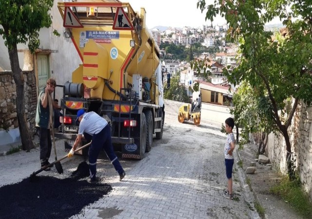 Demircideki selin izleri büyükşehir belediyesi tarafından siliniyor