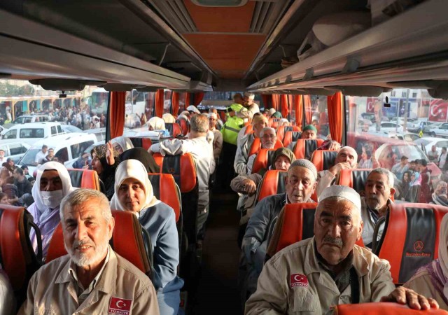 Deprem bölgesinden ilk hac kafilesi uğurlandı