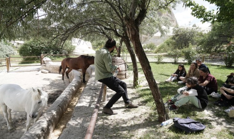 Deprem korkularını ata binerek yendiler