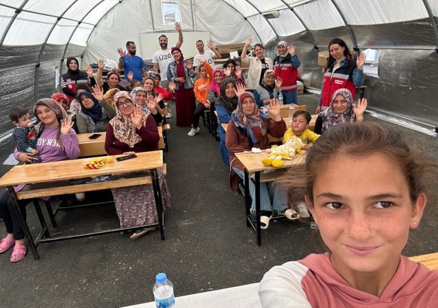 Depremzede kadınların yaptıkları ürünler, gelire dönüşüyor