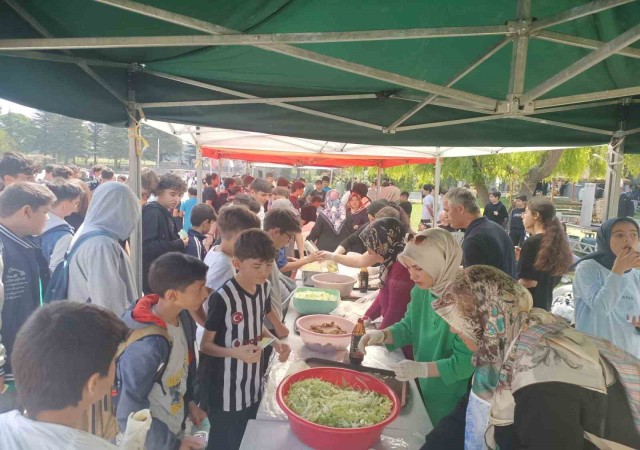 Depremzedelere yardım toplanması amacıyla panayır düzenlendi