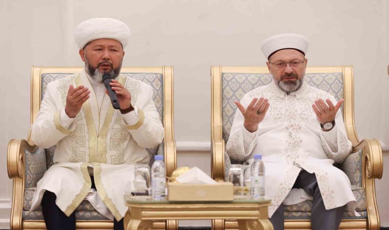 Diyanet İşleri Başkanı Erbaş: “Hacdaki güzel hatıralarınızı evlatlarınıza, çocuklarınıza intikal ettirin”