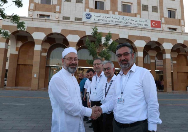 Diyanet İşleri Başkanı Erbaş, Medinede Türk Hac İşleri Ofisini ziyaret etti