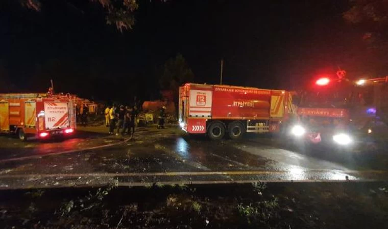 Diyarbakır’da atık depolama alanında çıkan yangında meydana gelen patlamalar korkuttu