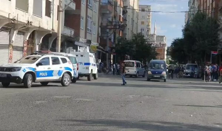 Diyarbakır’da husumetliler arasında taşlı, sopalı, bıçaklı kavga: 5 yaralı