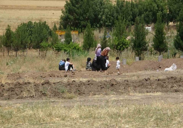 Diyarbakırda katliam gibi arazi kavgasında cenazeler toprağa verildi