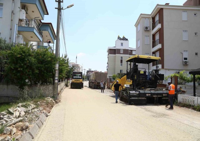 Döşemealtında altyapıları tamamlanan cadde ve sokaklara sıcak asfalt