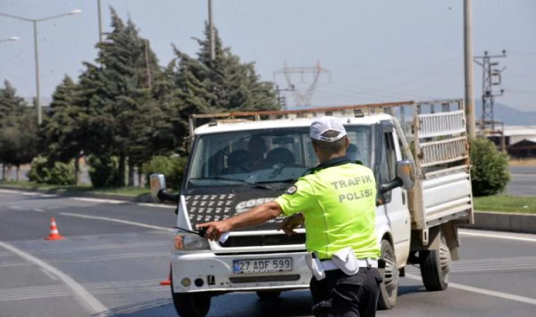 Dronlu denetimde kırmızı ışık ihlalinden 22 sürücüye ceza