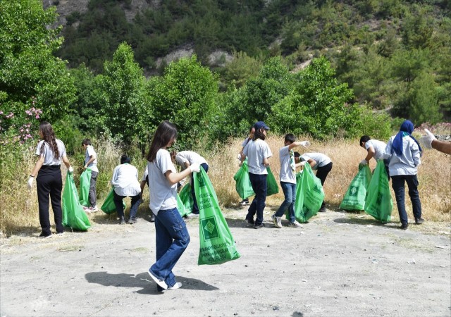 Dünya çevre gününde 1 ton cam ve plastik atık geri dönüşüme kazandırıldı