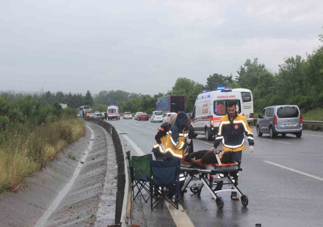 Düzce TEM Otoyolu savaş alanına döndü: 10 araç kazaya karıştı