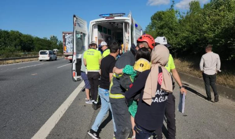 Düzce’de yolcu otobüsü ile 3 otomobil birbirine girdi: 12 yaralı