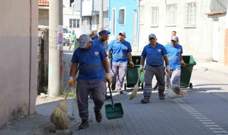 Edremitte detaylı mahalle temizliği sürüyor