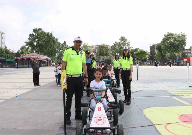 EGMnin Mobil Trafik Eğitim Tırı Sakaryada