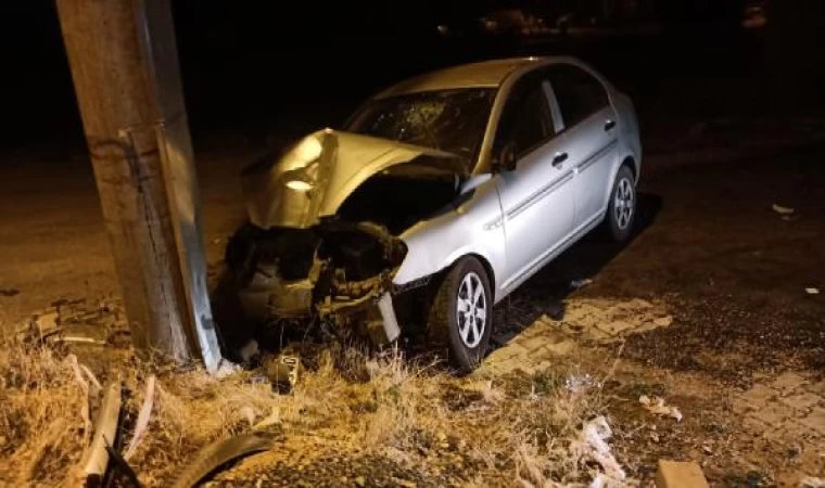 Elazığ’da otomobil direğe çarptı; sürücü öldü, 5 yaralı