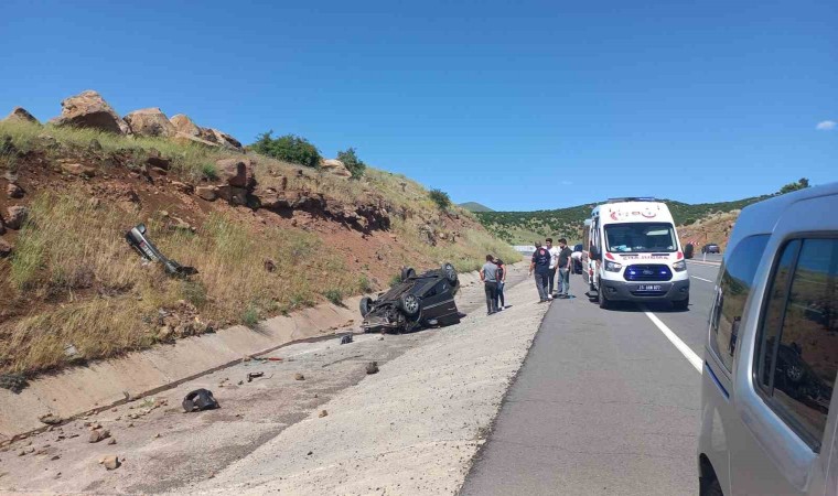 Elazığda otomobil ters döndü: 1i ağır 3 yaralı