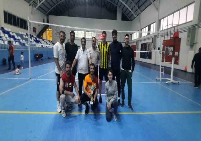 Eleşkirtte Voleybol Turnuvasında Şampiyon Ergözü Ortaokulu