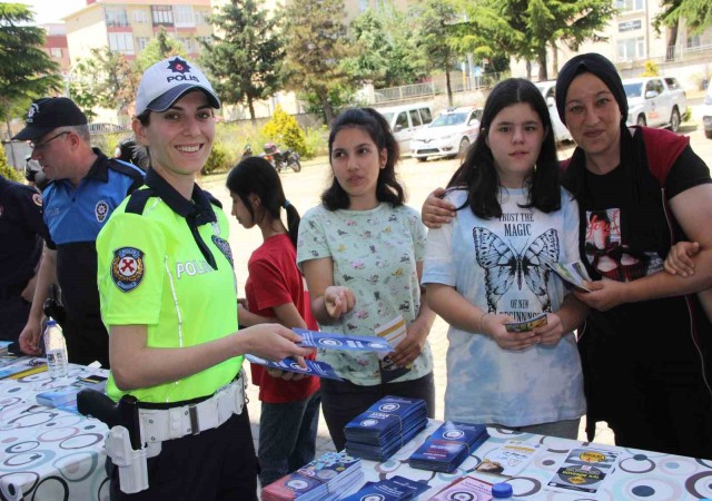 Emniyet birimlerinin çalışmaları çocuklara tanıtıldı