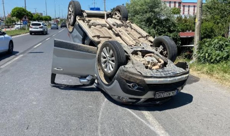 Emniyet şeridindeki araca çarpan otomobilin sürücüsü yaralandı