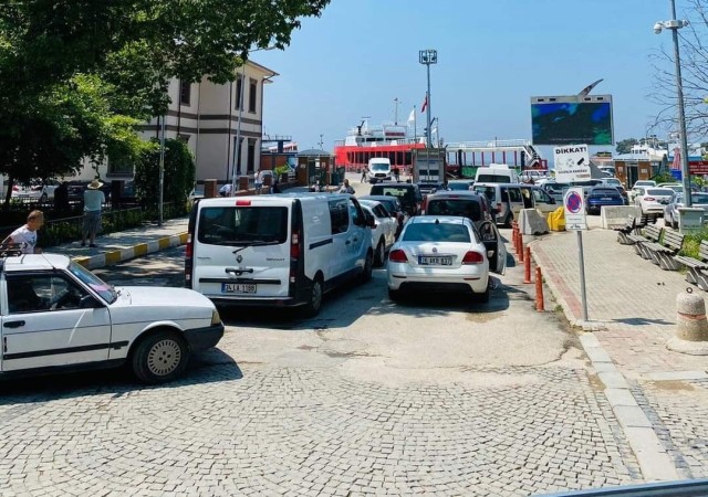 Erdekin yazın artan trafik çilesi