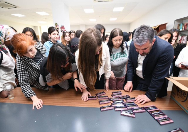 Ertuğrul Başkandan kamp dönüşü genç kampçılara hediye