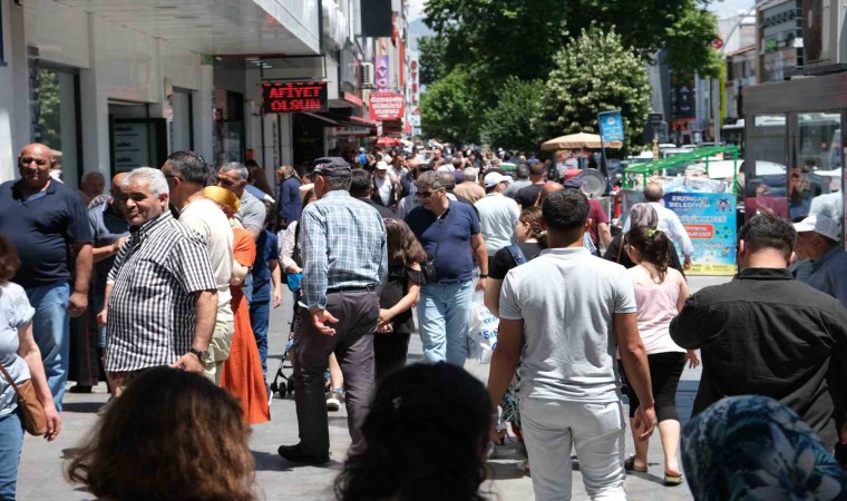 Erzincanda bayram yoğunluğu gurbetçi akınıyla iki katına çıktı