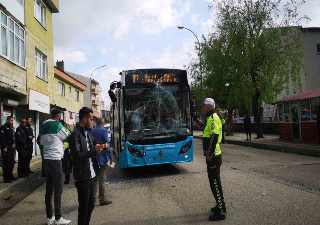 Erzurumda iki otobüs çarpıştı: 12 yaralı