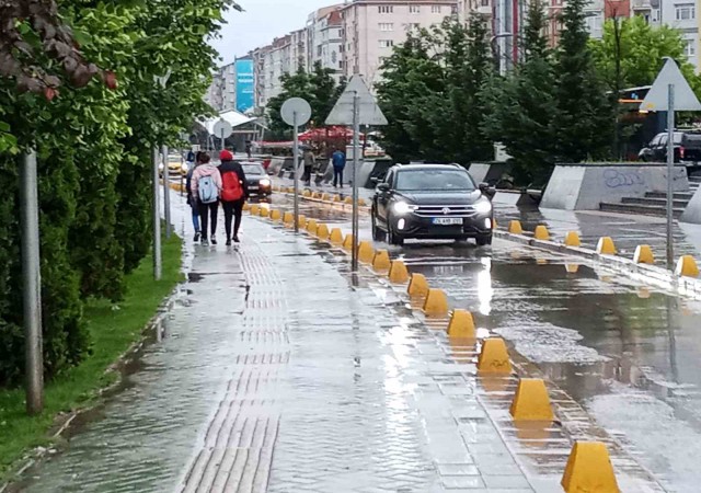 Eskişehir güne yağmurlu başladı