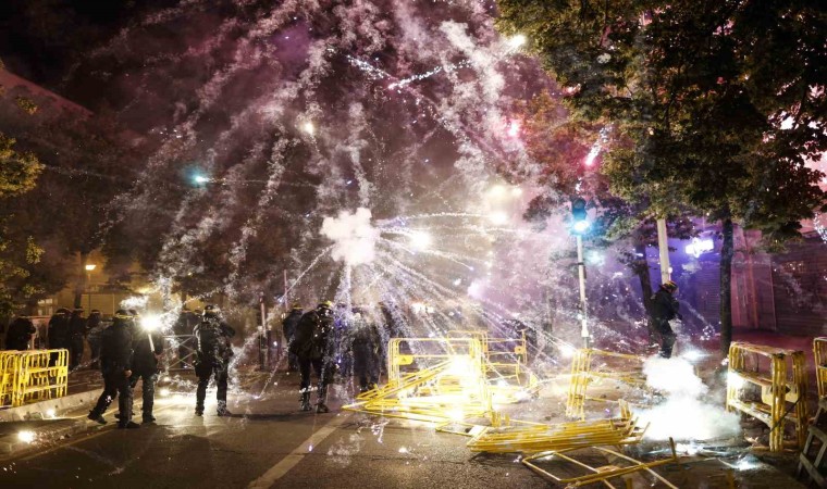 Fransadaki protestolar için 40 bin polis görevlendirildi