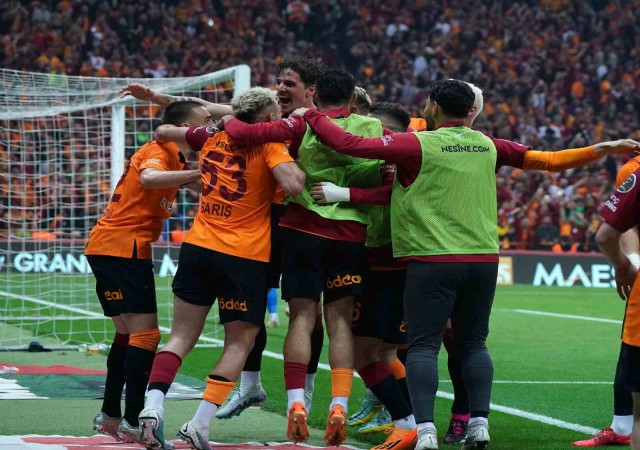 Galatasaray bu sene oynadığı 4 derbinin 3ünden galibiyetle ayrıldı