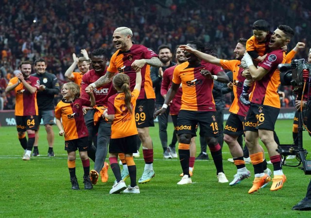 Galatasarayda hedef şampiyonluğu derbi galibiyetiyle kutlamak