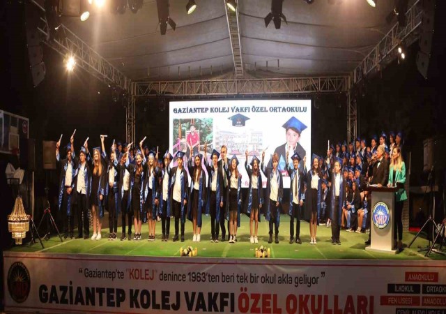 Gaziantep Kolej Vakfı Özel Ortaokulunda mezuniyet heyecanı