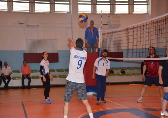 Geleneksel Personel Voleybol Turnuvası başladı