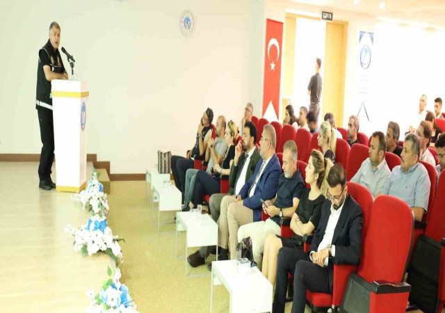 GİBTÜde uyuşturucu ile mücadele konferansı düzenlendi