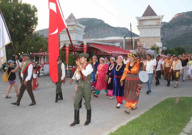 Göcekte yayla göçü renkli görüntülerle başladı