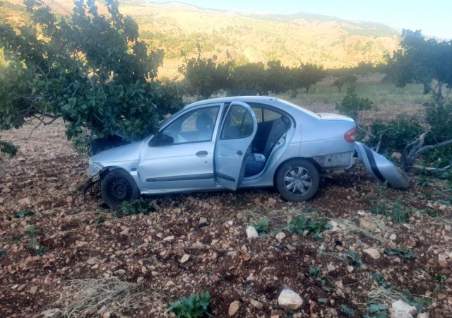 Gölbaşında otomobil yoldan çıkarak devrildi: 5 yaralı