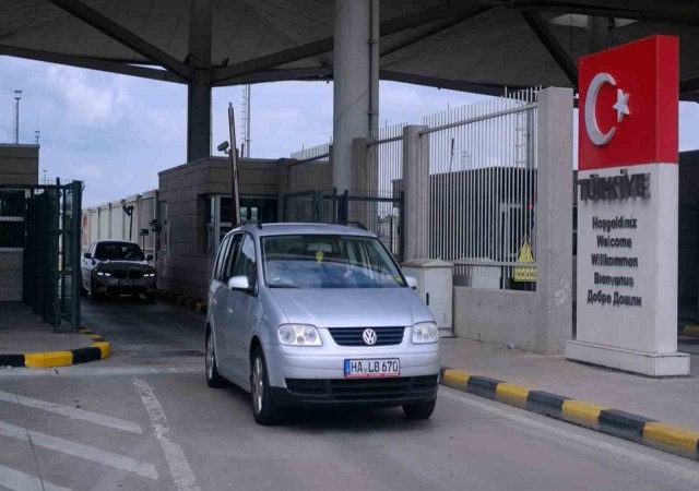 Gurbetçilerin bayram için Türkiyeye girişleri başladı