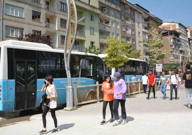 Hakkari Belediyesi YKS adalarını ücretsiz taşıdı