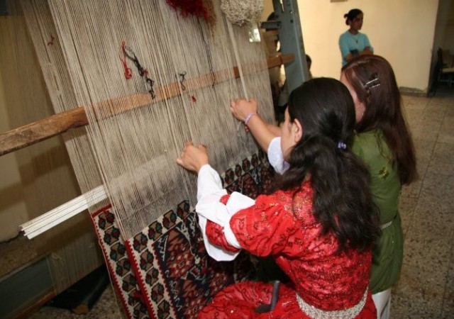 Hakkari kilimi coğrafi işaret tescil belgesi aldı