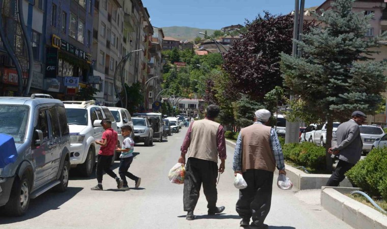 Hakkarinin en işlek caddesi bayram için trafiğe kapatıldı