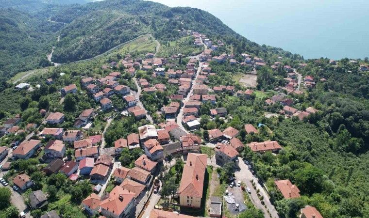 Harabeye dönen madenci lojmanları satılmayı bekliyor