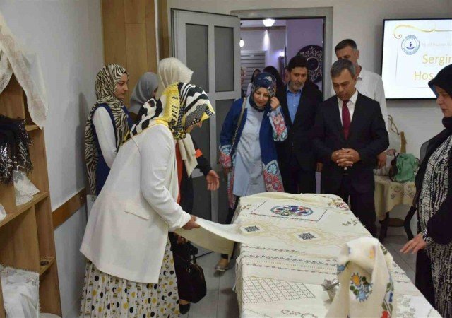 Hayat Boyu Öğrenme Haftası etkinlikleri dahilinde sergi açıldı