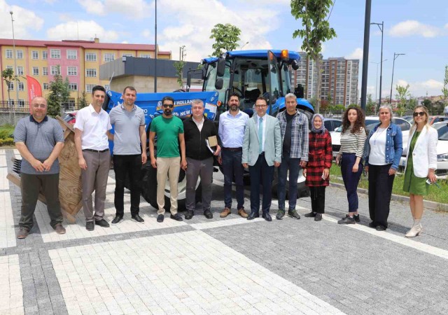 Hayırsever iş insanları SBTÜye traktör bağışladı