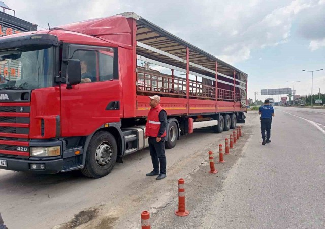 Hayvan taşıyan araçlar denetlendi