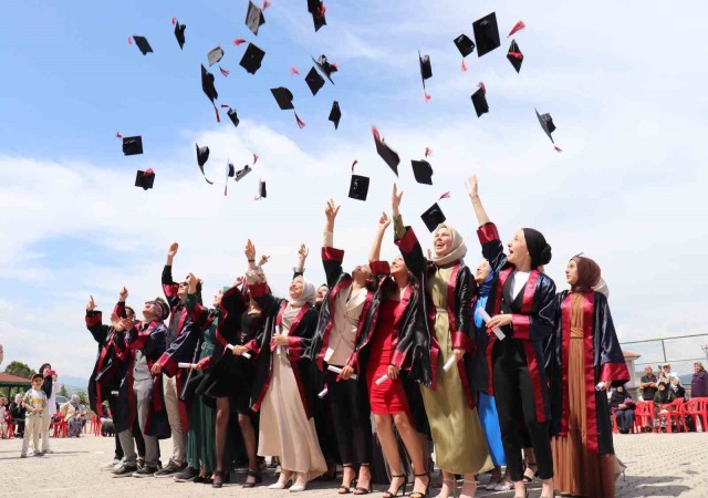 Hisarcık Anadolu Lisesinde mezuniyet coşkusu