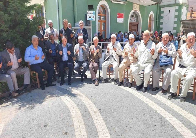 Hisarcıkta 15 kişilik hac kafilesi kutsal topraklara dualarla uğurlandı