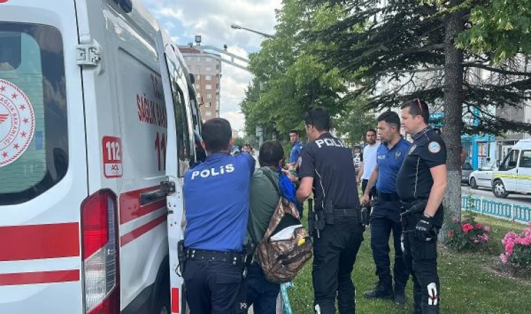 İki çocuğunu dilendiren baba, polise bıçak çekti, ardından kendini yaraladı